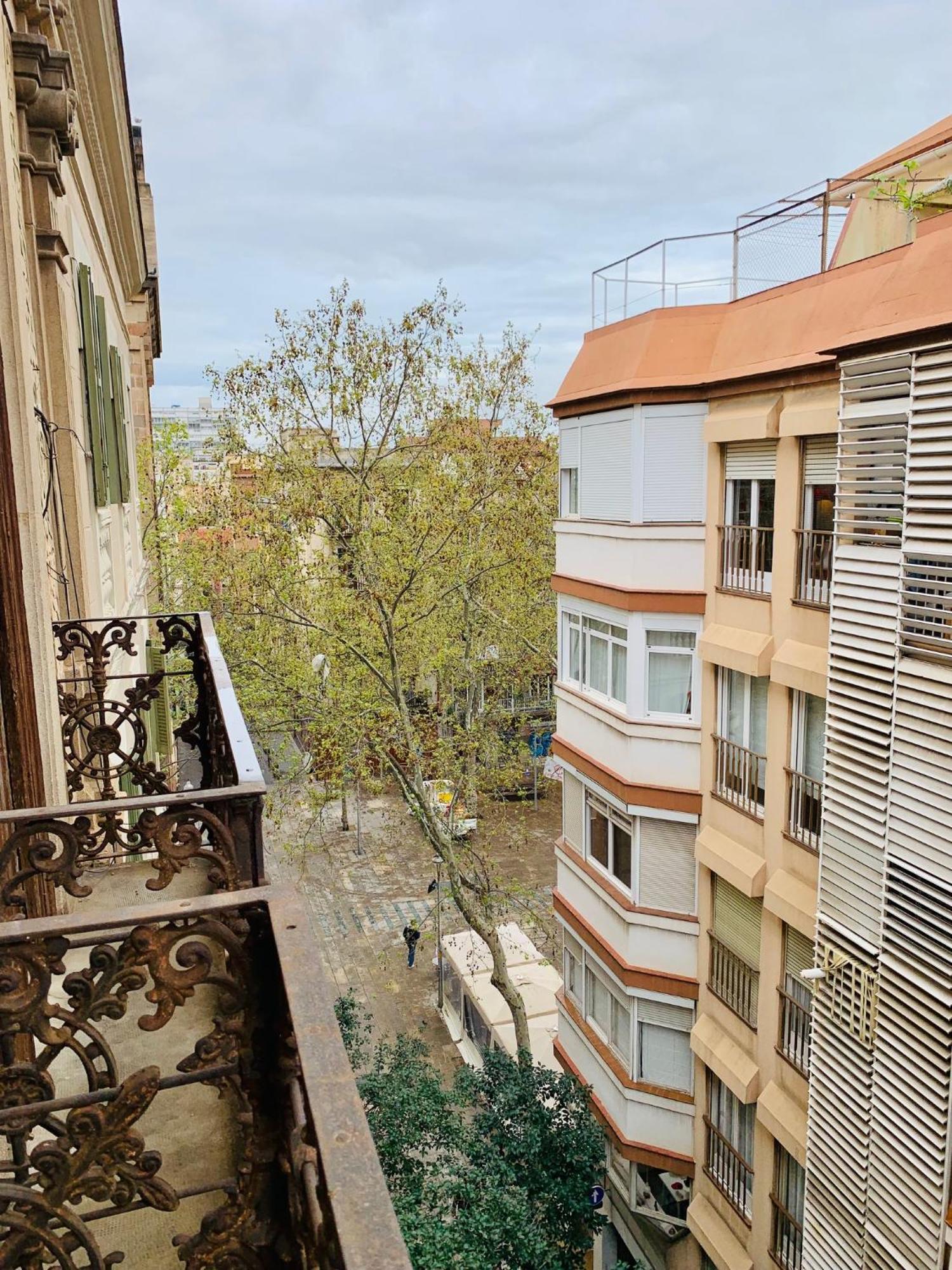 巴塞罗那高迪公寓 外观 照片